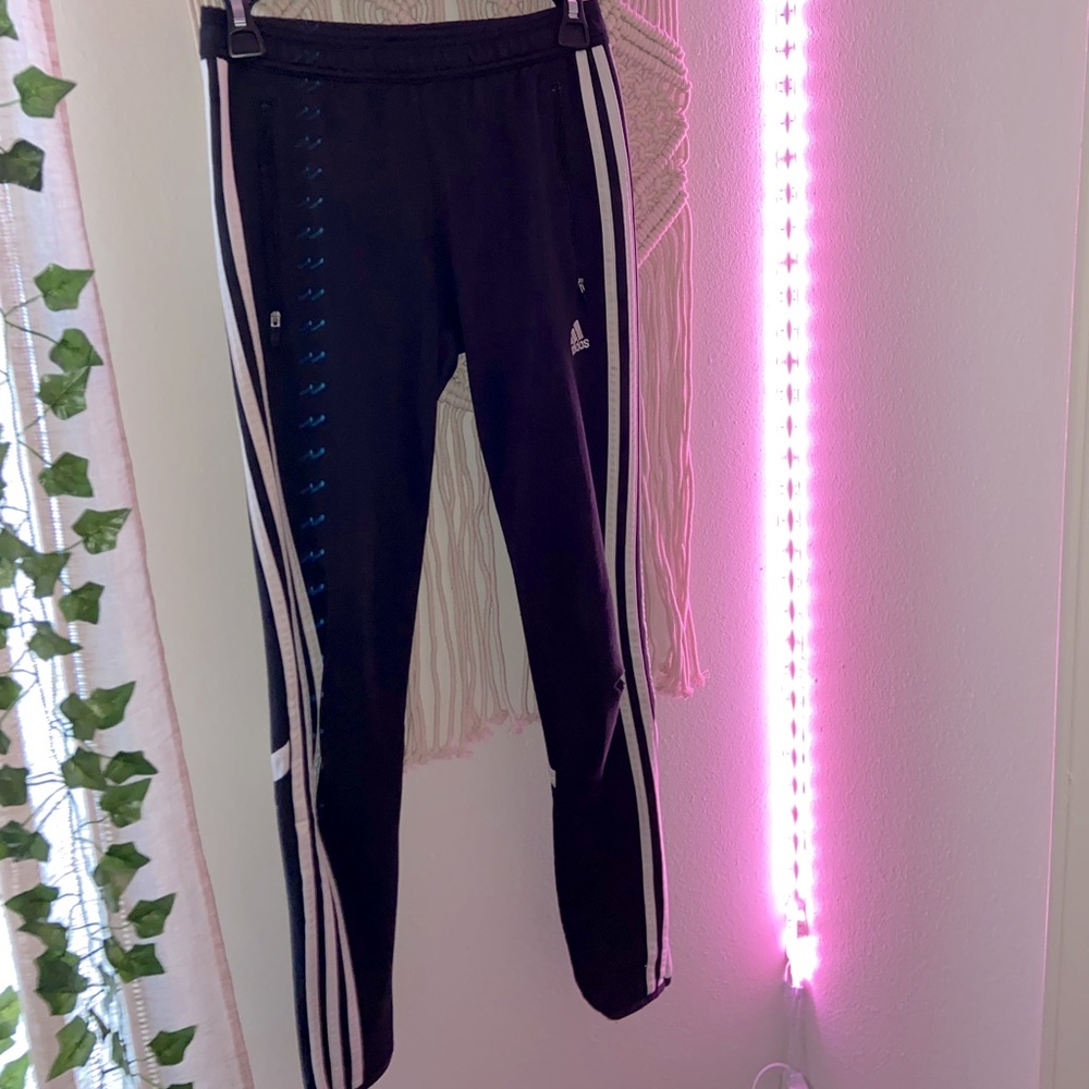 Classic Black Adidas Sweatpants w/ 3 white stripes
Size XS, drawstring & pockets